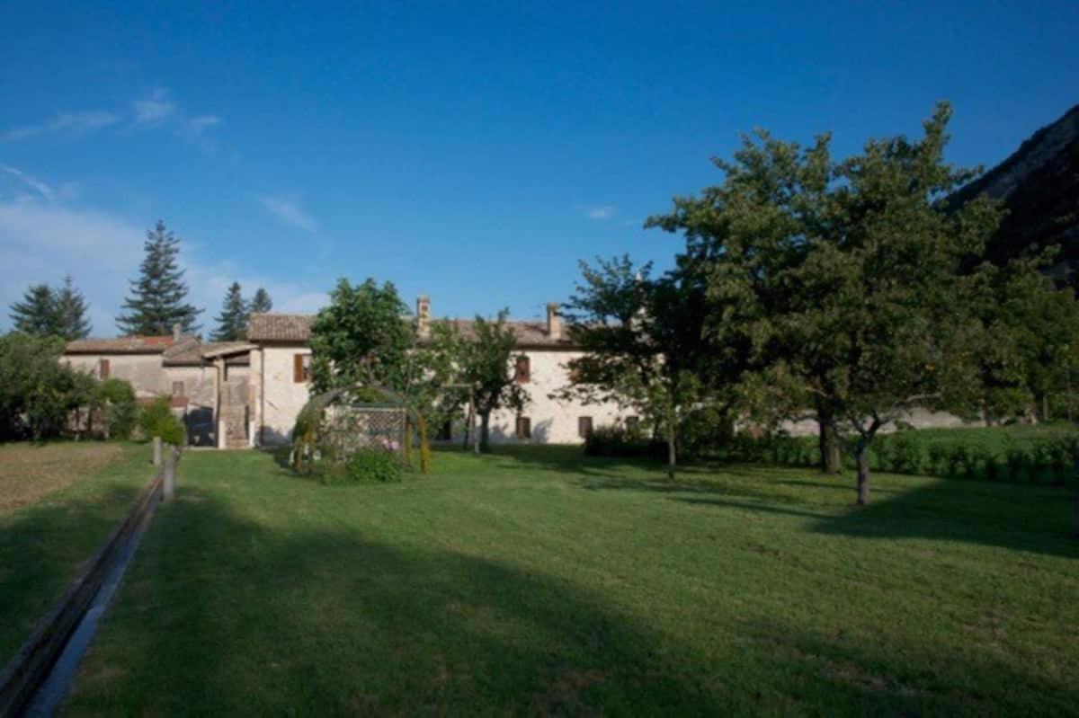 Casa Ridente Nella Valle Del Menotre Con Giardino Pale Εξωτερικό φωτογραφία